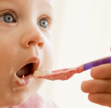 Чем кормить малыша? Прикорм и как его вводить