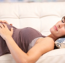 В каком положении лежать во время беременности смертельно опасно?